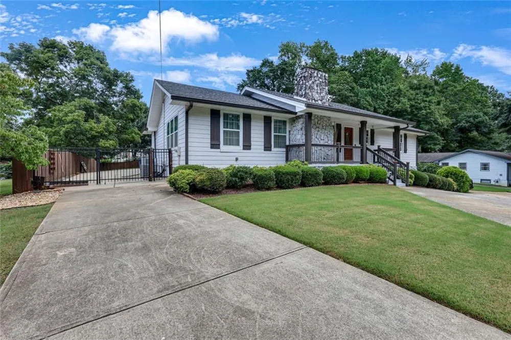 569 Garner Way NW Lilburn, GA 30047
