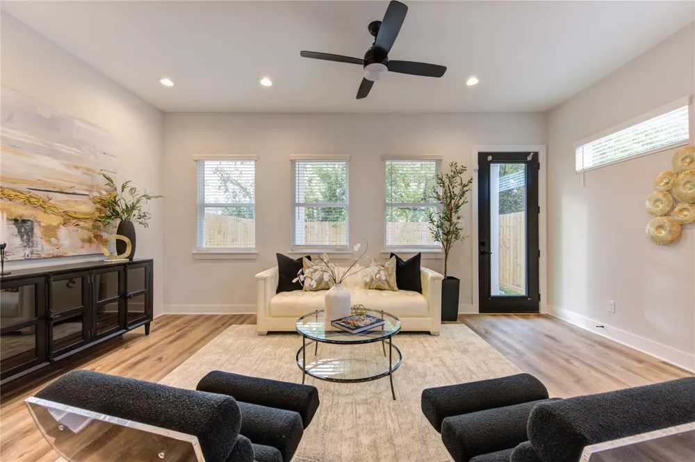 4706 Rawley Houston, TX 77020