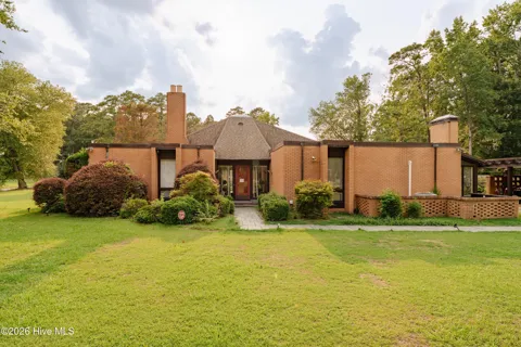 1900 Pawnee Drive