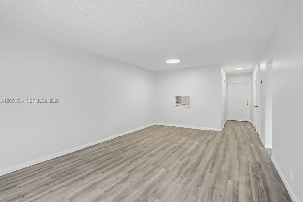 5335 NW 10th Ct #206 Plantation, FL 33313