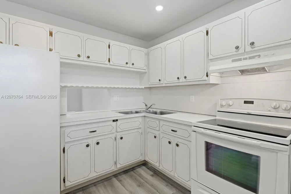 5335 NW 10th Ct #206 Plantation, FL 33313