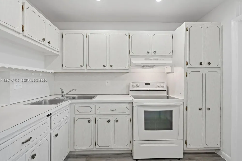 5335 NW 10th Ct #206 Plantation, FL 33313