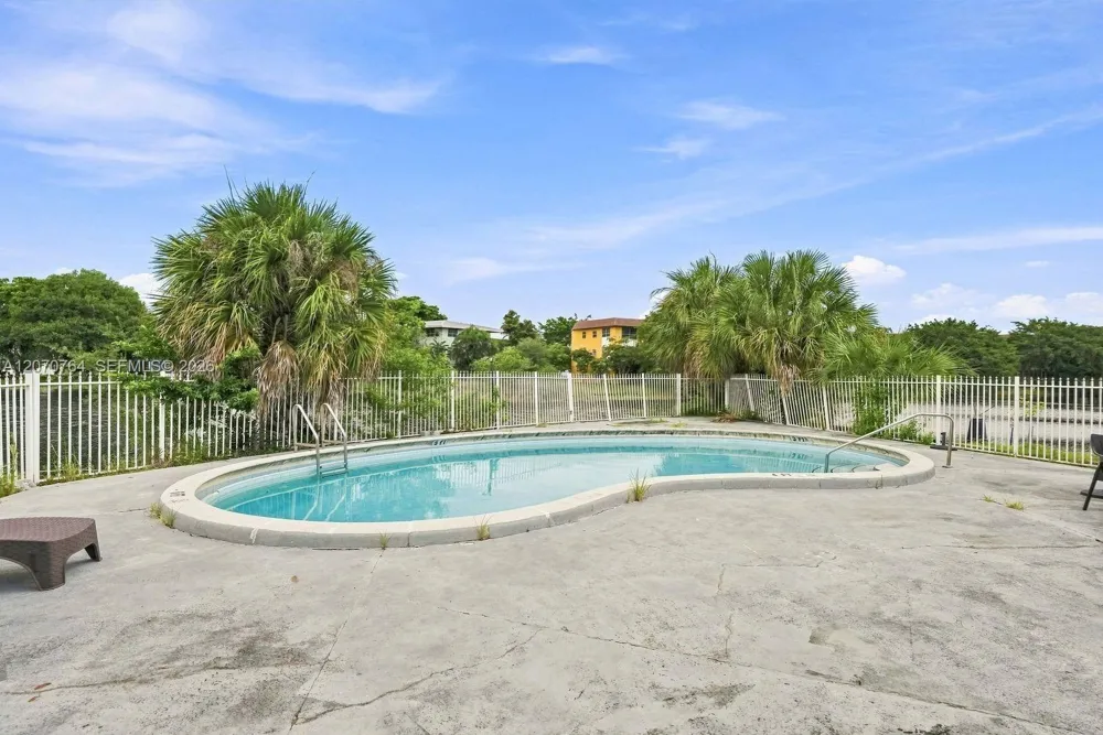 5335 NW 10th Ct #206 Plantation, FL 33313