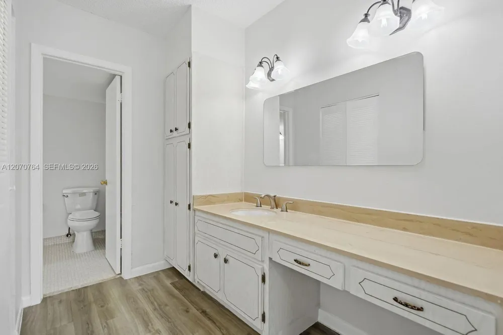 5335 NW 10th Ct #206 Plantation, FL 33313