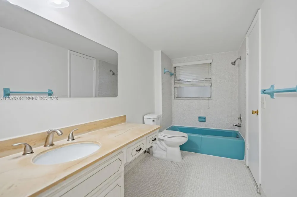 5335 NW 10th Ct #206 Plantation, FL 33313