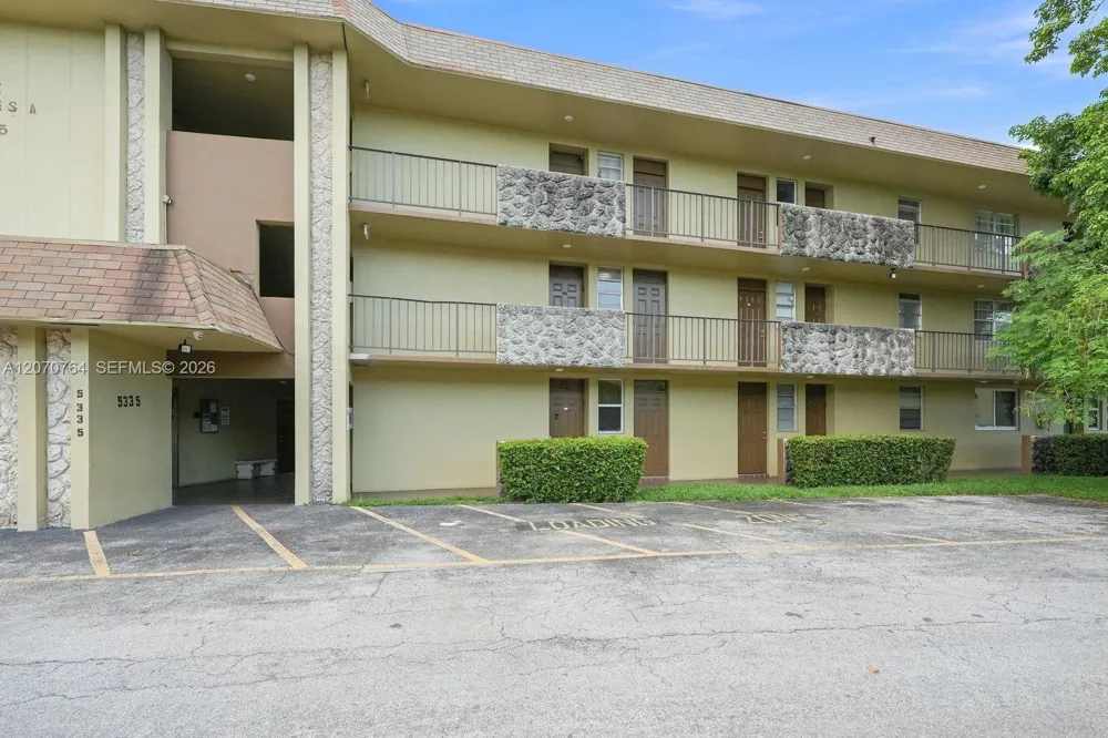 5335 NW 10th Ct #206 Plantation, FL 33313