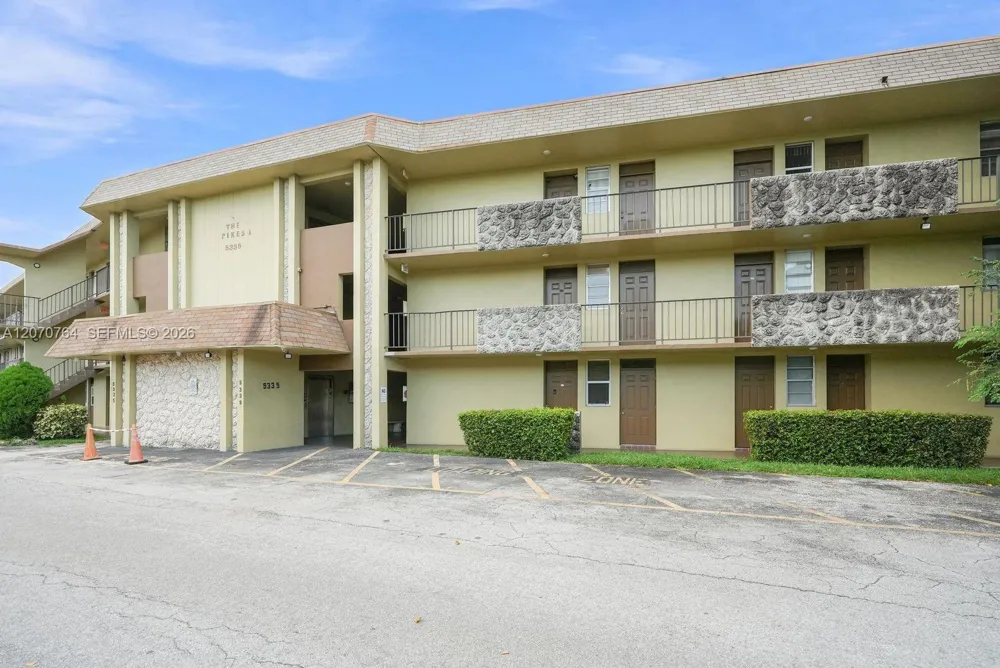5335 NW 10th Ct #206 Plantation, FL 33313