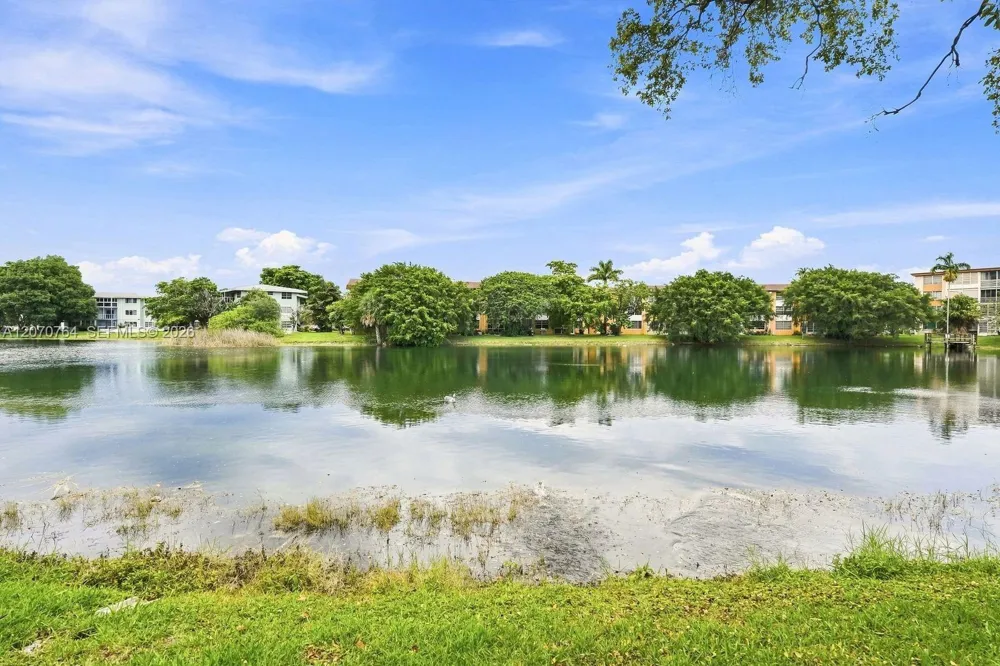 5335 NW 10th Ct #206 Plantation, FL 33313
