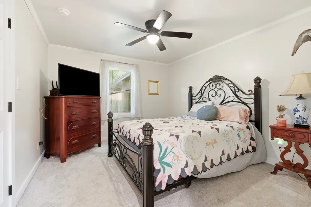 216 Ellis Dr Paris, TN 38242