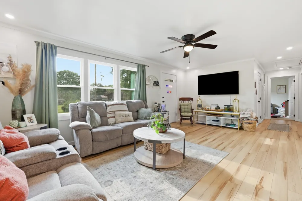 216 Ellis Dr Paris, TN 38242