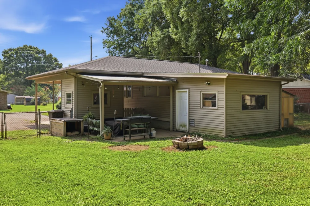 216 Ellis Dr Paris, TN 38242