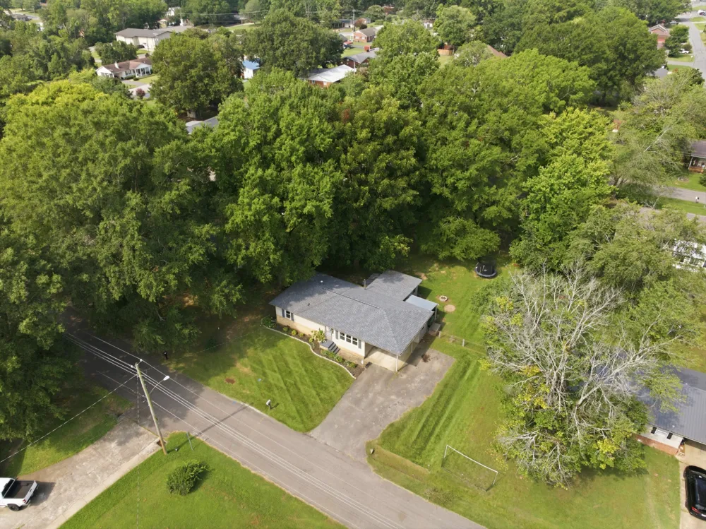 216 Ellis Dr Paris, TN 38242