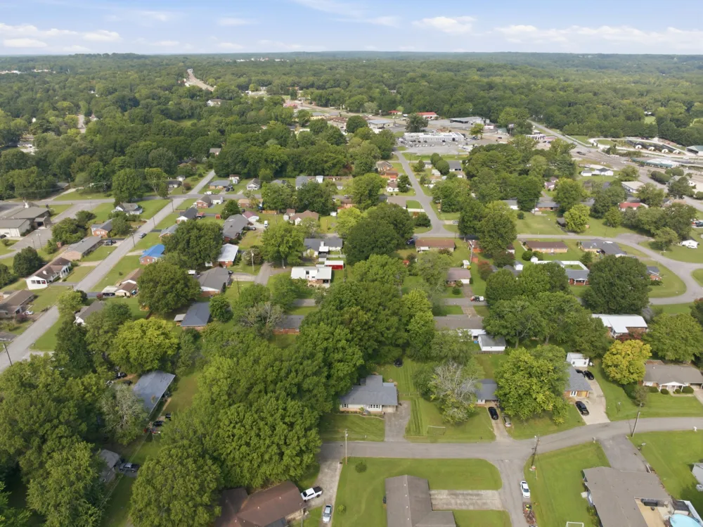 216 Ellis Dr Paris, TN 38242