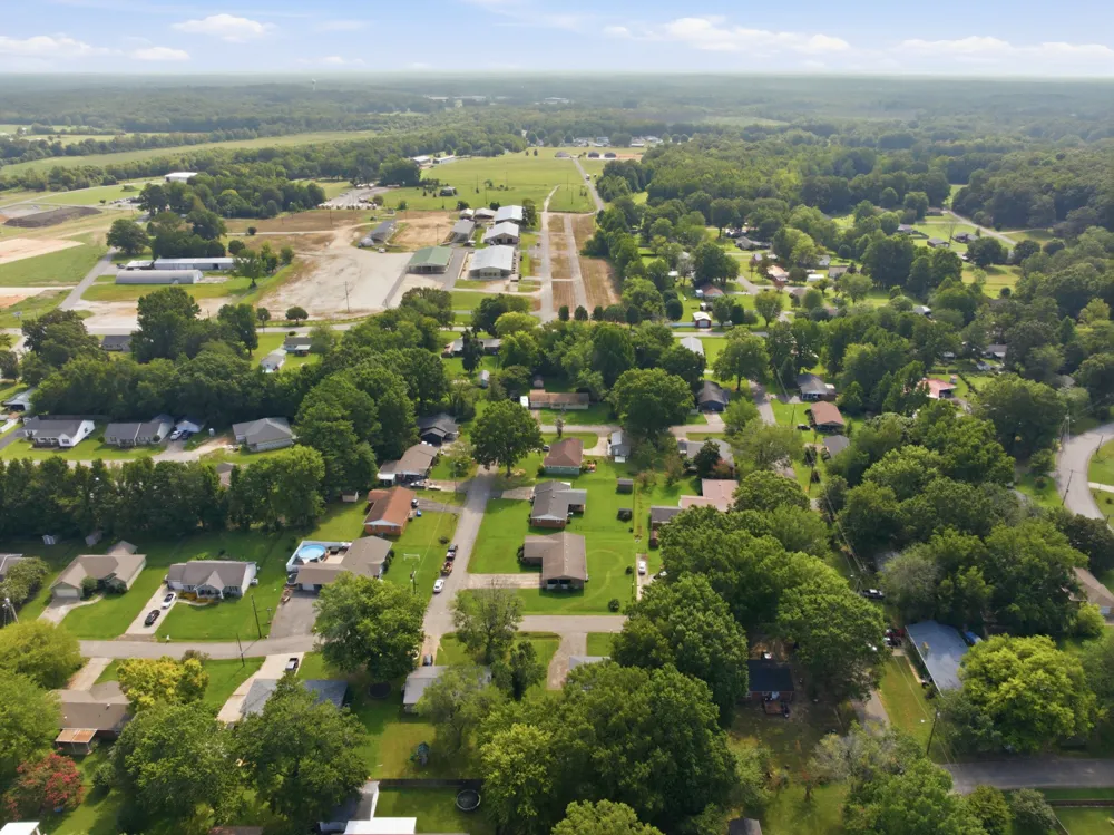 216 Ellis Dr Paris, TN 38242