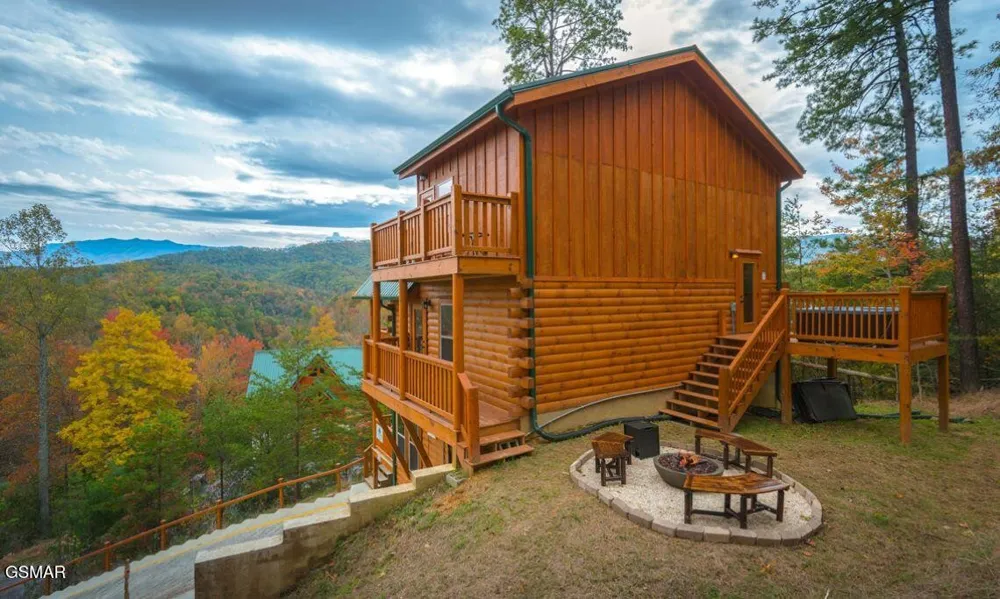 4326 Forest Ridge Way Pigeon Forge, TN 37863