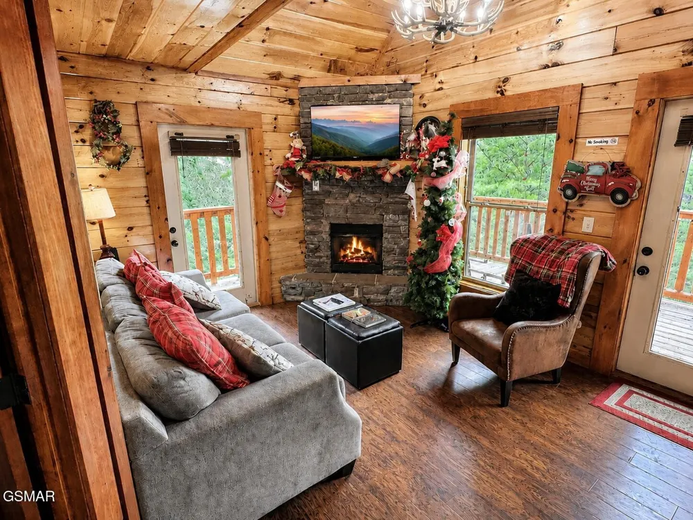 4326 Forest Ridge Way Pigeon Forge, TN 37863