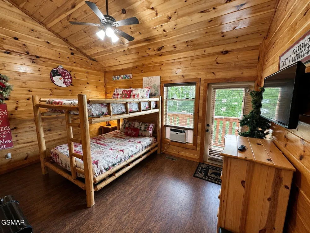 4326 Forest Ridge Way Pigeon Forge, TN 37863
