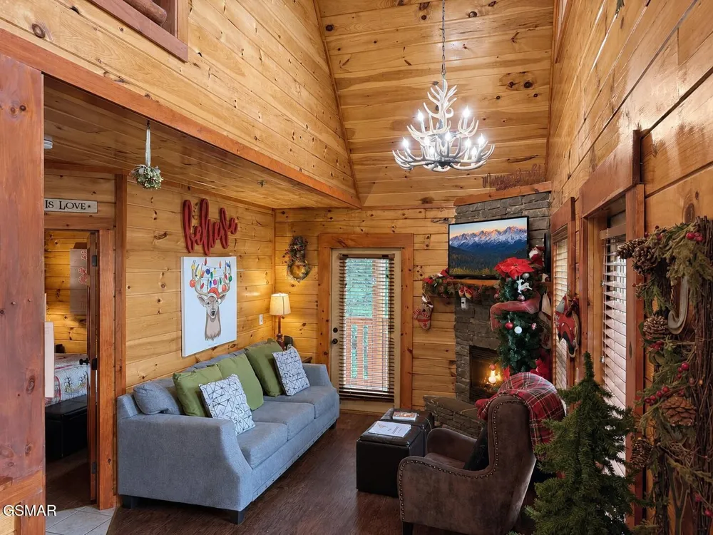 4326 Forest Ridge Way Pigeon Forge, TN 37863