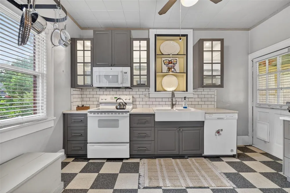 2535 15TH AVENUE St Petersburg, FL 33713