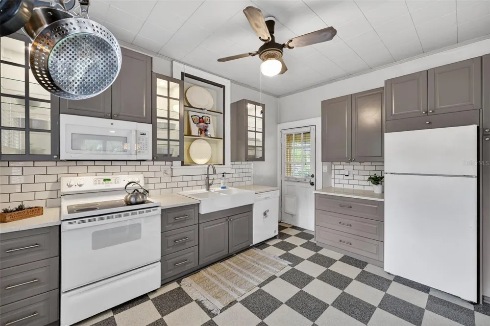 2535 15TH AVENUE St Petersburg, FL 33713