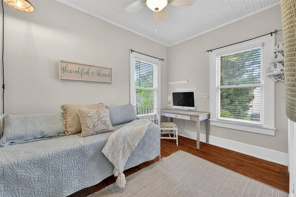 2535 15TH AVENUE St Petersburg, FL 33713