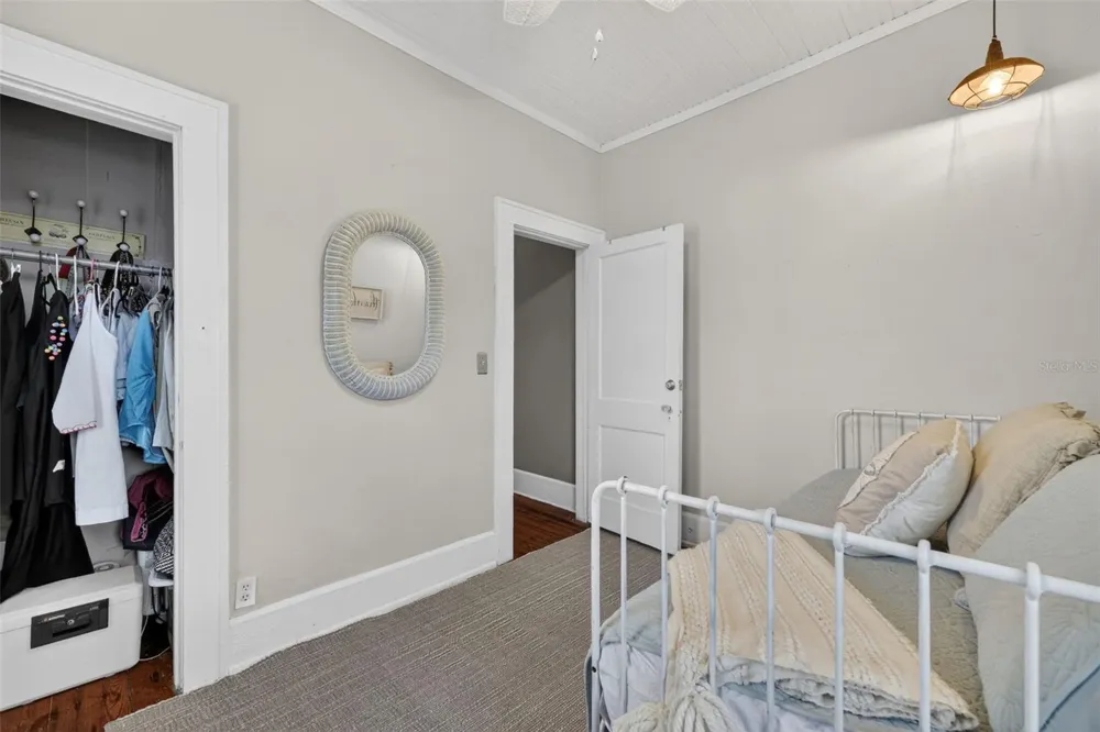 2535 15TH AVENUE St Petersburg, FL 33713