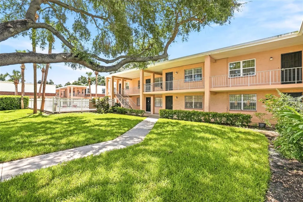 4702 MICHAEL COURT #142 Tampa, FL 33614