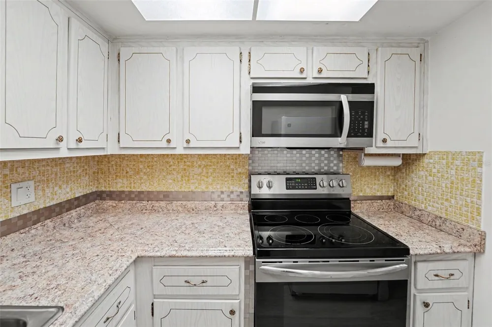 951 79TH AVENUE #APT 322 St Petersburg, FL 33702