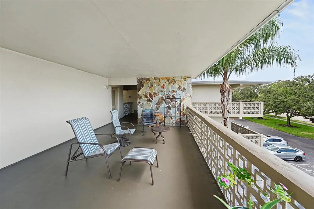 951 79TH AVENUE #APT 322 St Petersburg, FL 33702