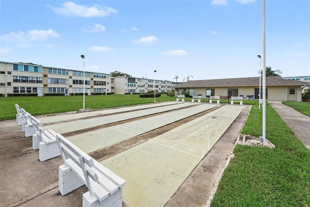951 79TH AVENUE #APT 322 St Petersburg, FL 33702