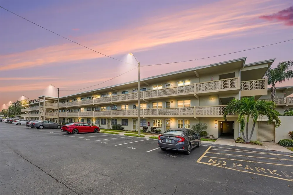 951 79TH AVENUE #APT 322 St Petersburg, FL 33702