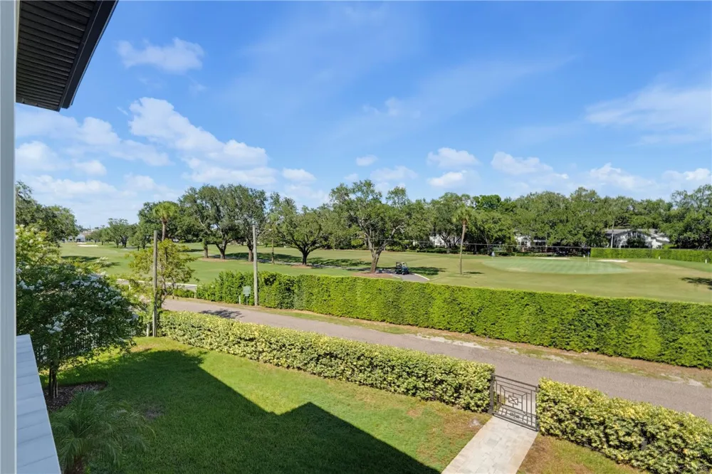 2305 S BENDELOW TRAIL Tampa, FL 33629