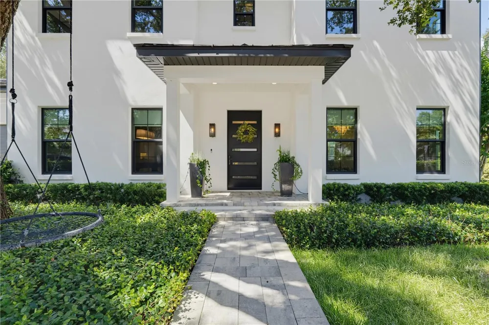 2305 S BENDELOW TRAIL Tampa, FL 33629