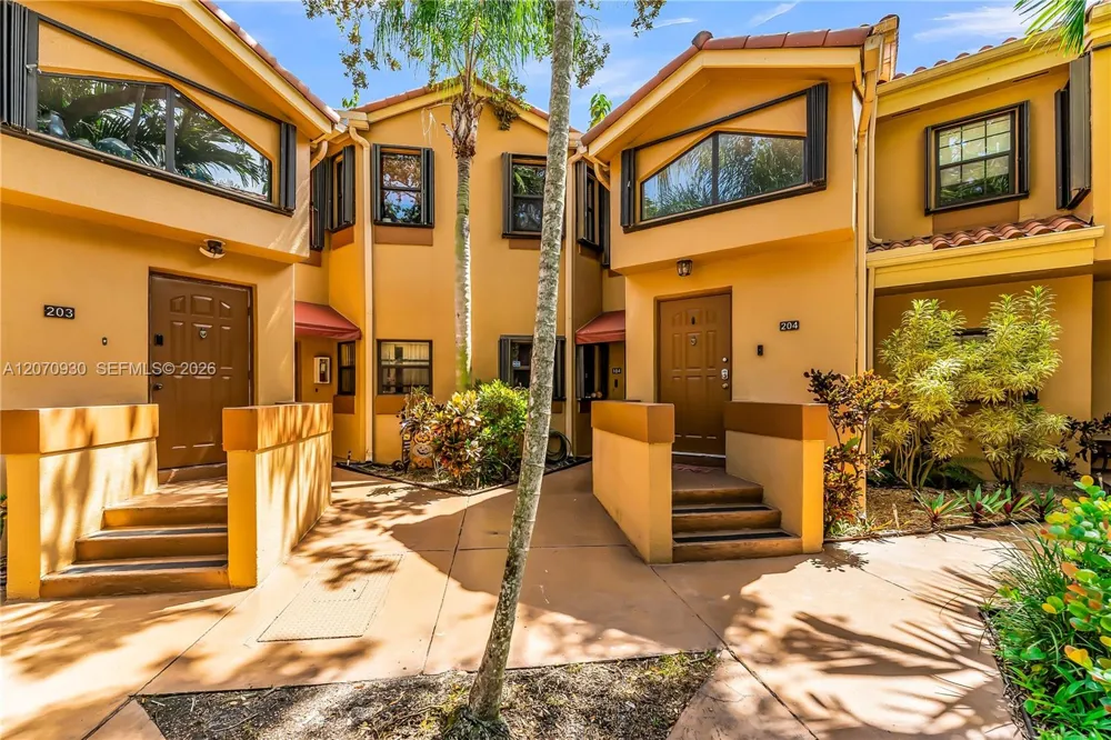 15563 Miami Lakeway N #204 Miami Lakes, FL 33014