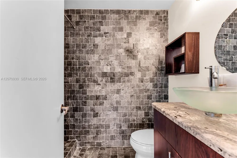 15563 Miami Lakeway N #204 Miami Lakes, FL 33014