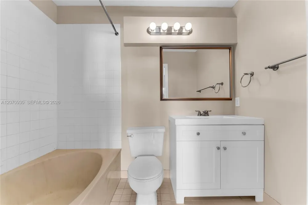 15563 Miami Lakeway N #204 Miami Lakes, FL 33014