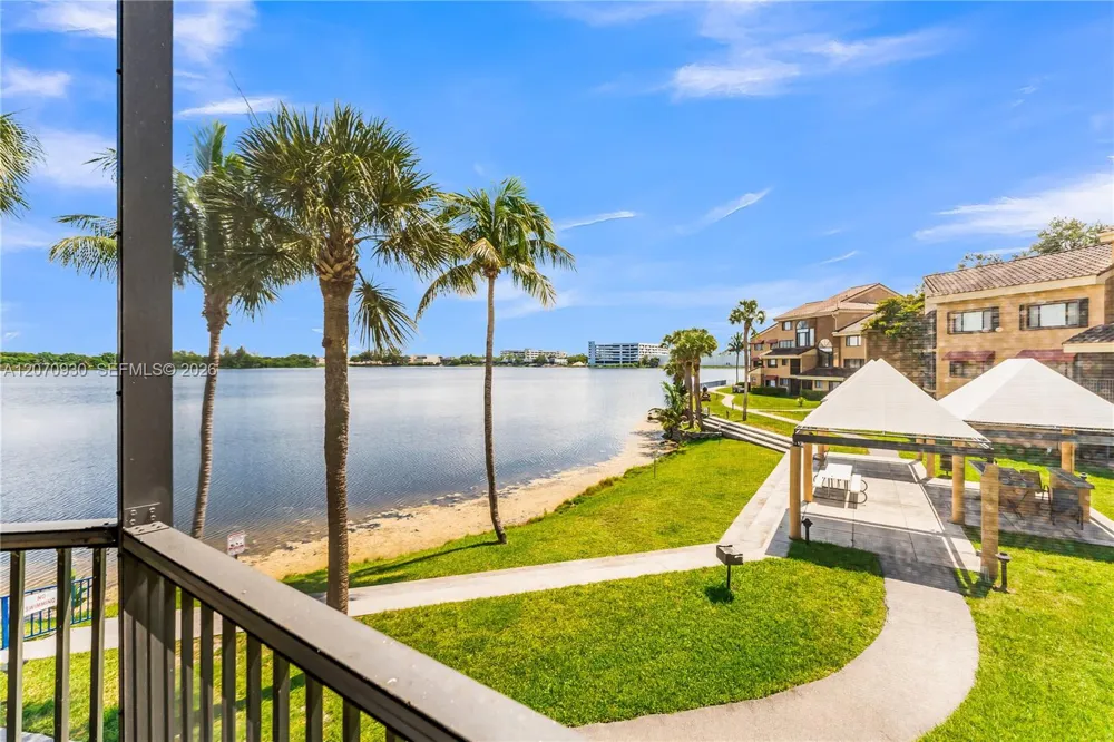 15563 Miami Lakeway N #204 Miami Lakes, FL 33014