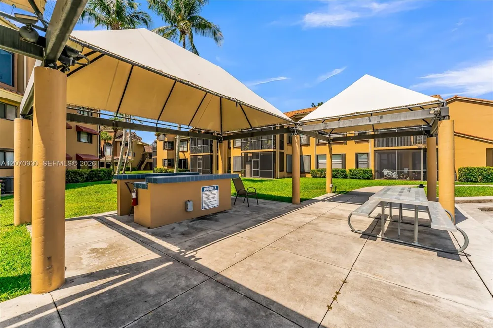 15563 Miami Lakeway N #204 Miami Lakes, FL 33014