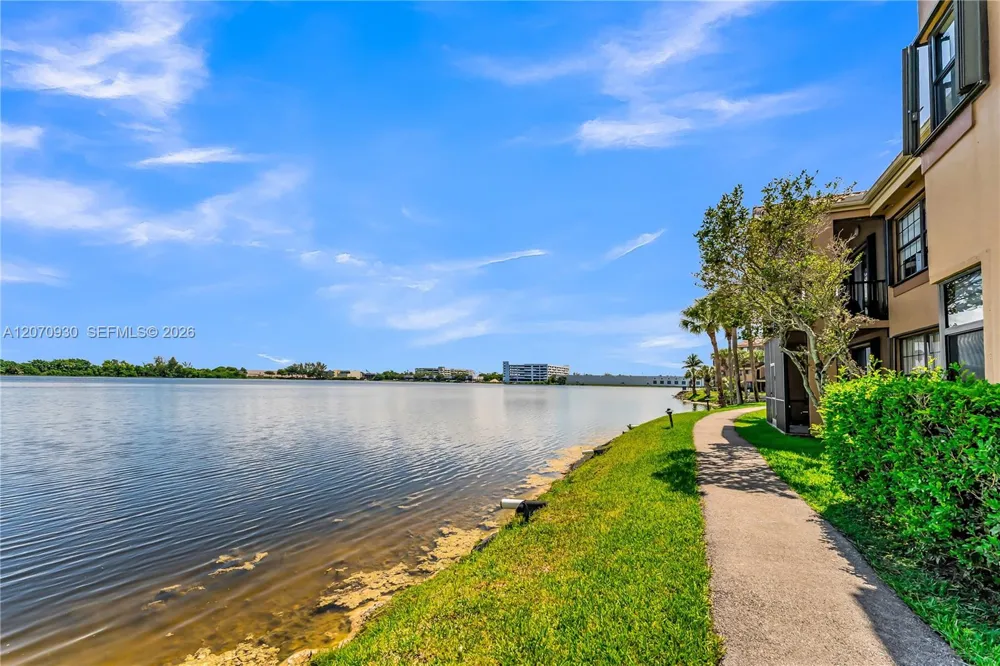 15563 Miami Lakeway N #204 Miami Lakes, FL 33014