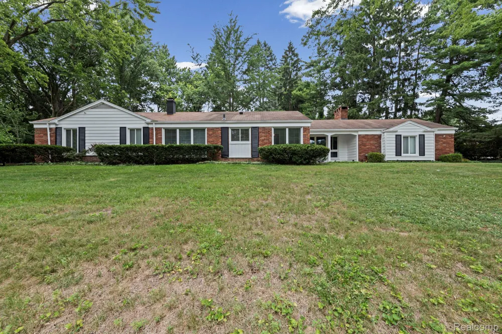 791 Robinhood Circle Bloomfield Hills City, MI 48304