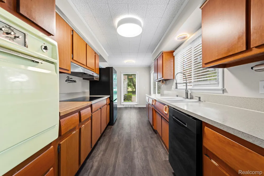 791 Robinhood Circle Bloomfield Hills City, MI 48304