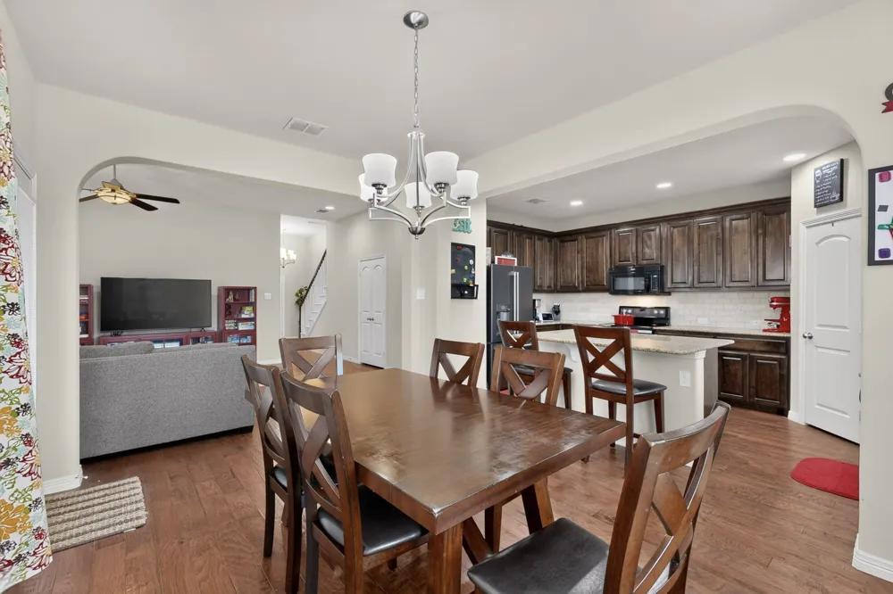 9215 Moon River Court Arlington, TX 76002
