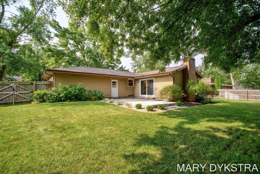 585 Huizenga Avenue Zeeland, MI 49464