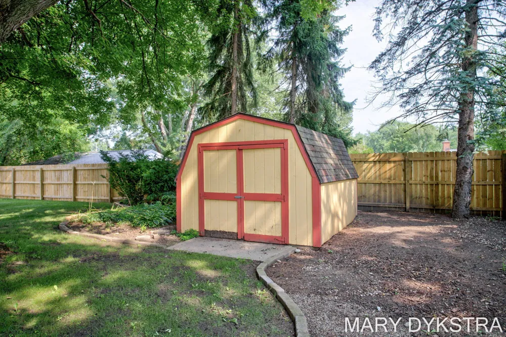 585 Huizenga Avenue Zeeland, MI 49464