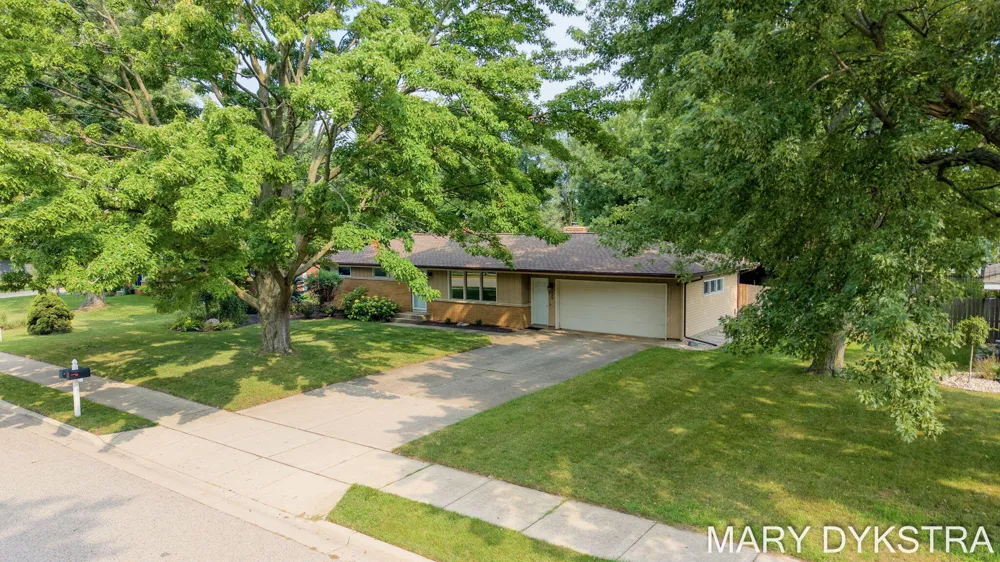 585 Huizenga Avenue Zeeland, MI 49464