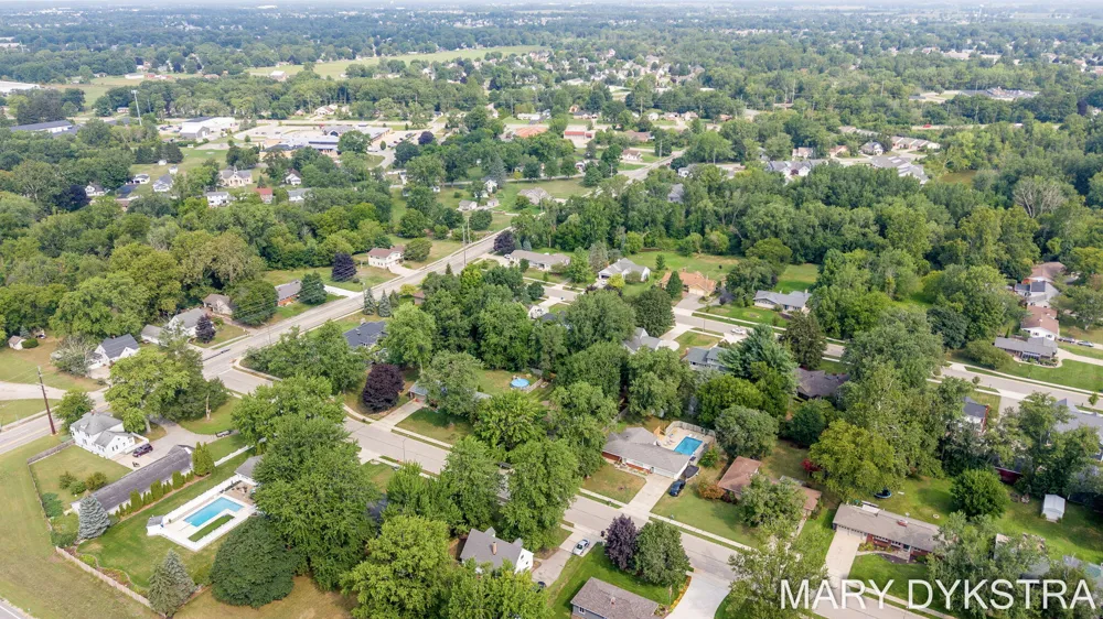 585 Huizenga Avenue Zeeland, MI 49464