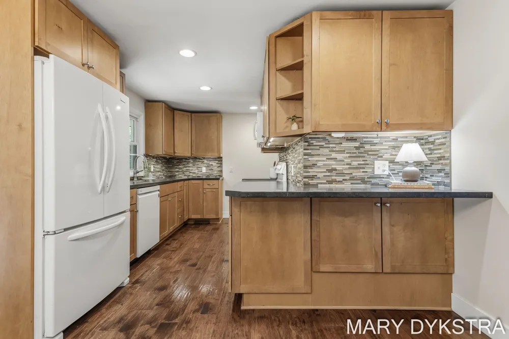 585 Huizenga Avenue Zeeland, MI 49464