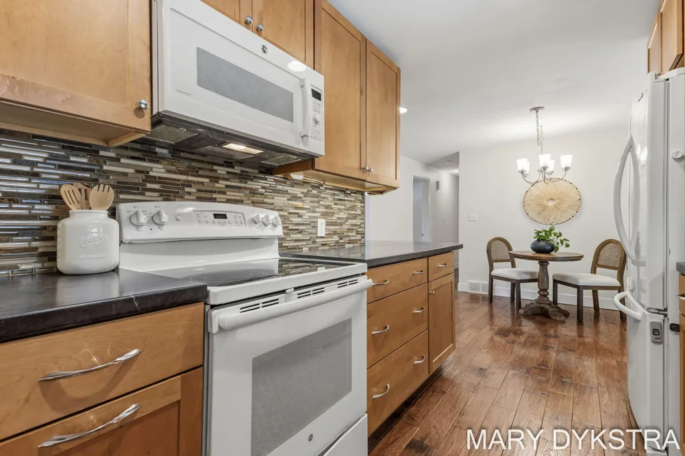 585 Huizenga Avenue Zeeland, MI 49464