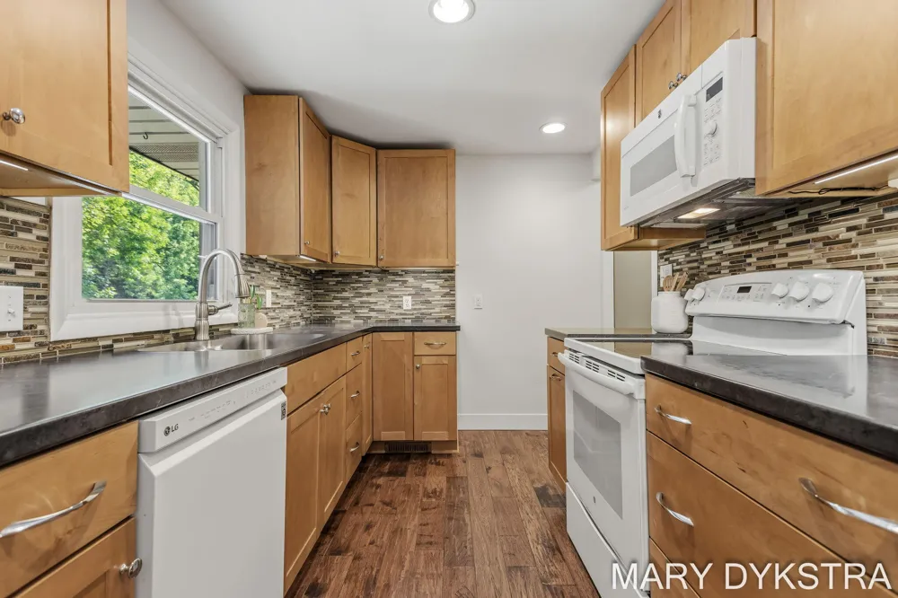 585 Huizenga Avenue Zeeland, MI 49464
