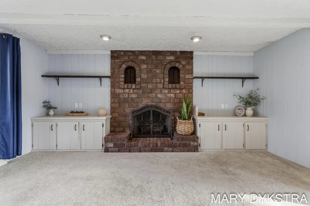 585 Huizenga Avenue Zeeland, MI 49464